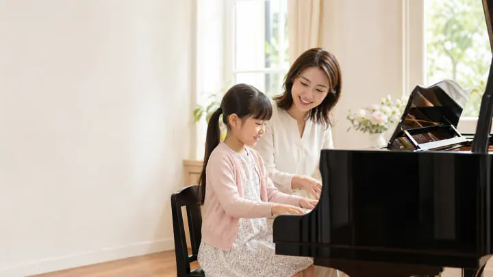 ピアノの先生と生徒がレッスンするサイトイメージ